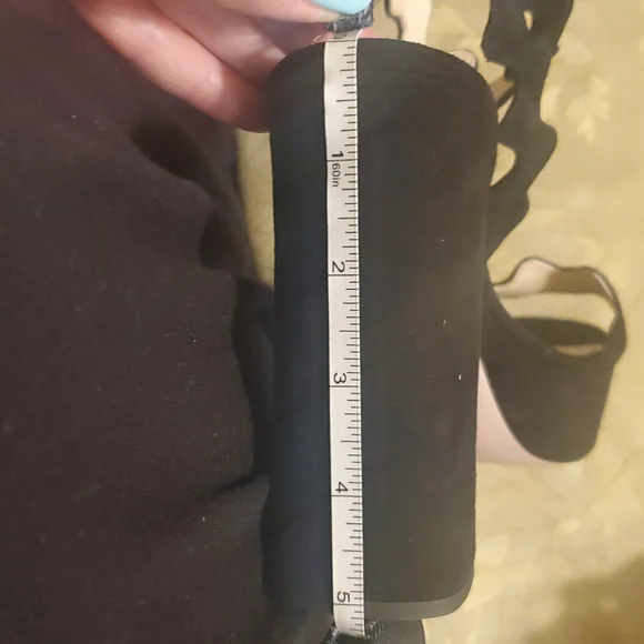 Prada shoes black Prada shoes black heel comes with pra original shoe protector - Picture 13 of 16